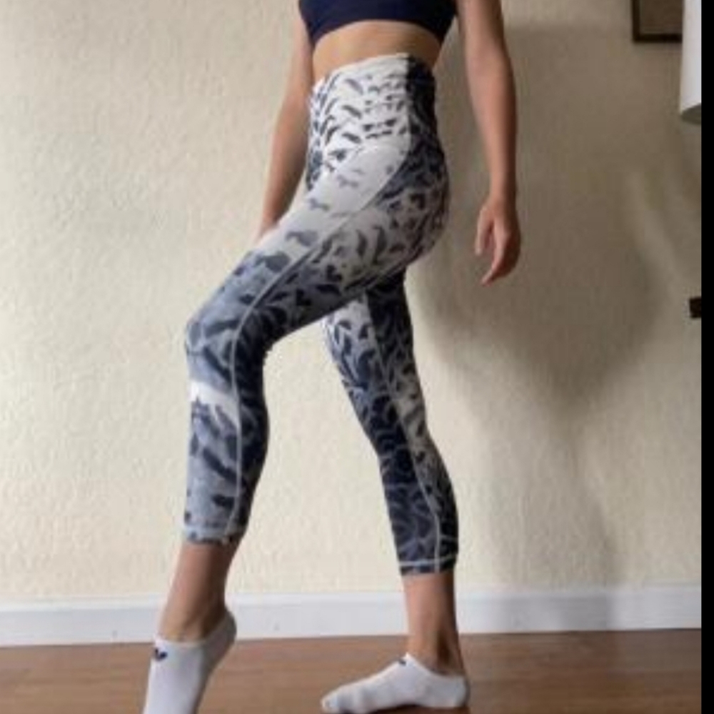 Lululemon Leggings May Fit Size 4 - Picture 1 of 3